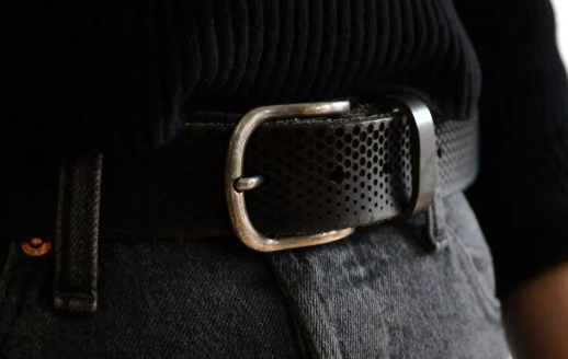 激光打標(biāo)腰帶，秋冬也能擁有玲瓏曲線