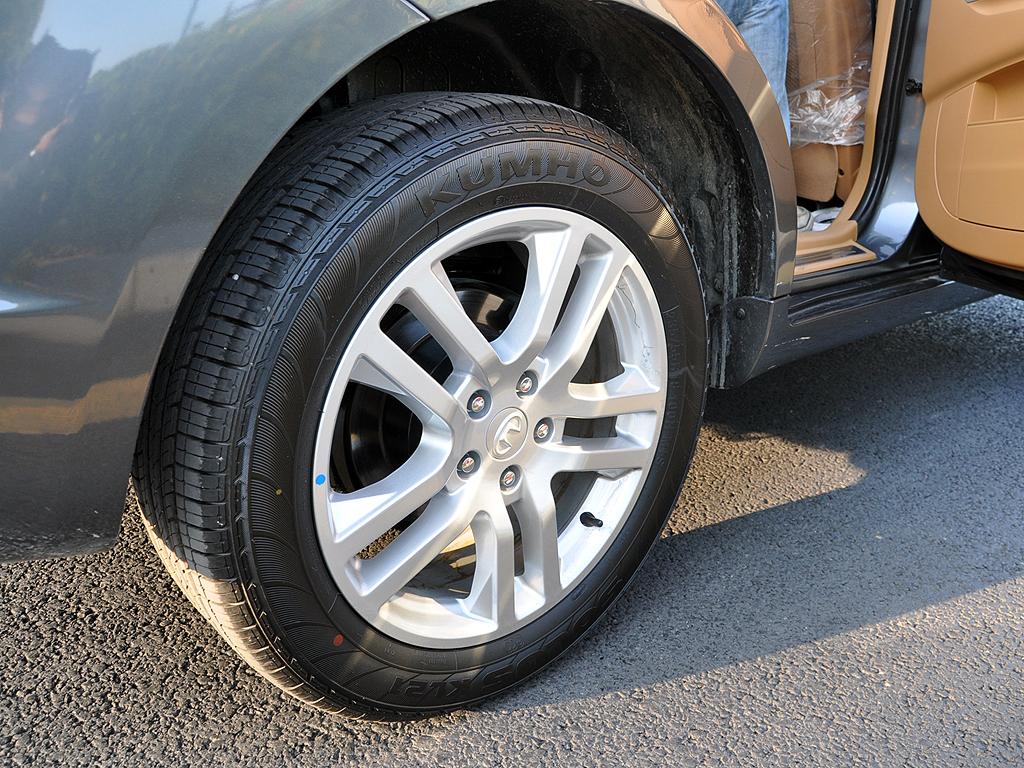 輪胎激光打標機，實現(xiàn)輪胎刻字印花產(chǎn)線化