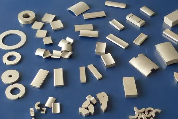 PTC陶瓷發(fā)熱片電子陶瓷切割設備——陶瓷激光切割機