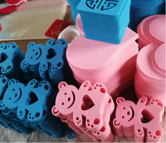 無紡布杯墊激光切割 無紡布杯墊激光切割