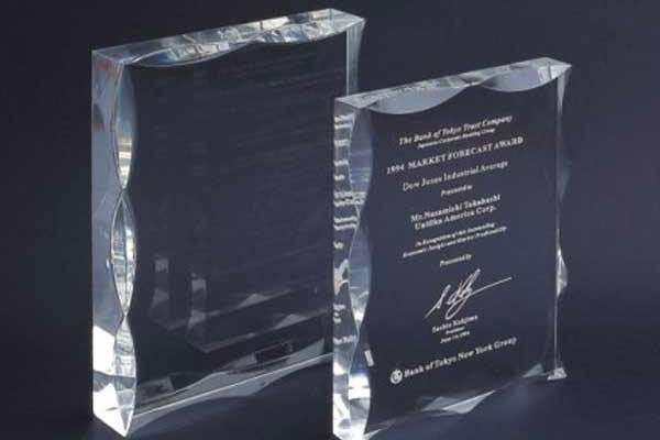 玻璃鐳射logo設(shè)備—紫外激光打標(biāo)機(jī)