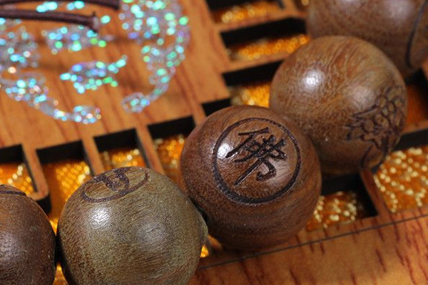 佛珠激光雕刻刻字，盡顯激光打標(biāo)工藝之美