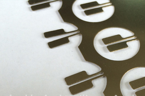 極片極耳切割機，電池生產(chǎn)新助力