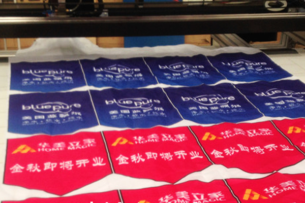 國(guó)旗印花彩旗裁剪設(shè)備—旗幟激光切割機(jī) 國(guó)旗印花彩旗裁剪設(shè)備—旗幟激光切割機(jī)